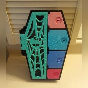 Monster High Lagoona Blue Skulltimate Secrets Doll Locker